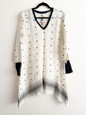 Johnny Was Beige V-Neck Embroidered Tunic Top size Small